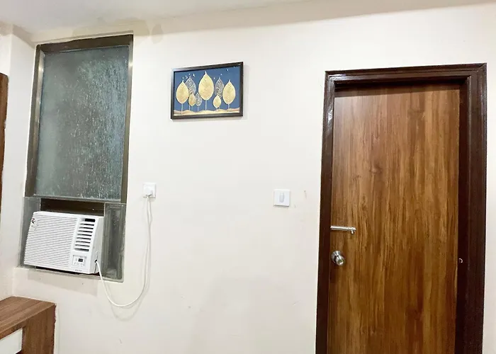 Hotel Srk ! Varanasi ! Fully-Air-Conditioned Hotel At Prime Location With Lift-Wifi-Restaurant Availability, Near Kashi Vishwanath Temple, And Ganga Ghat, Luxurious Rooms