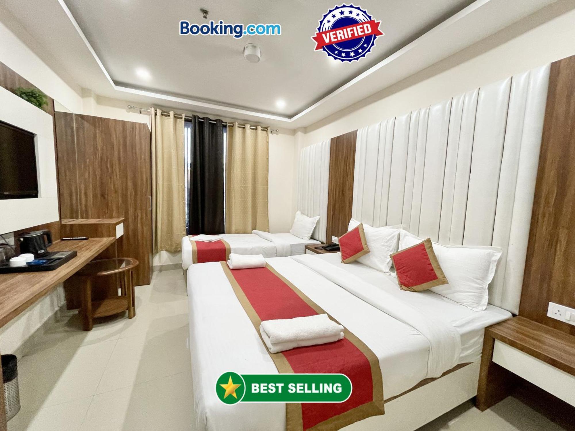 Srk ! ! Fully-air-conditioned At Prime Location With Lift-wifi-restaurant Availability, Near Kashi Vishwanath Temple, And Ganga Ghat, Luxurious Hotel