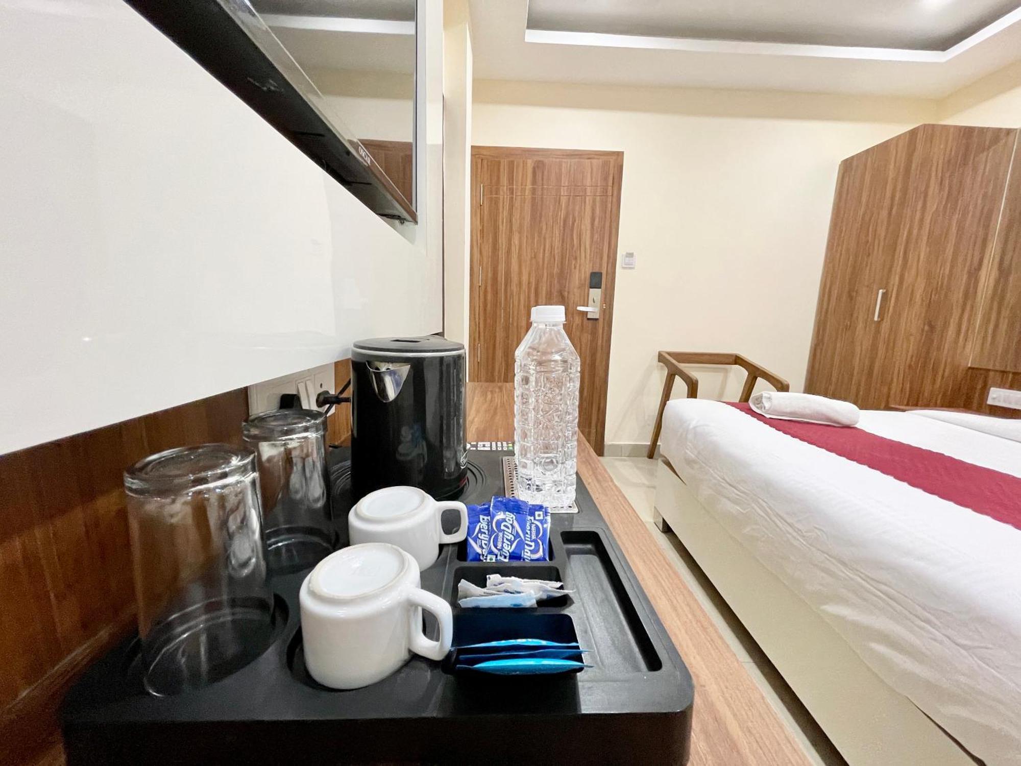 Hotel Srk ! ! Fully-air-conditioned At Prime Location With Lift-wifi-restaurant Availability, Near Kashi Vishwanath Temple, And Ganga Ghat, Luxurious Varanasi